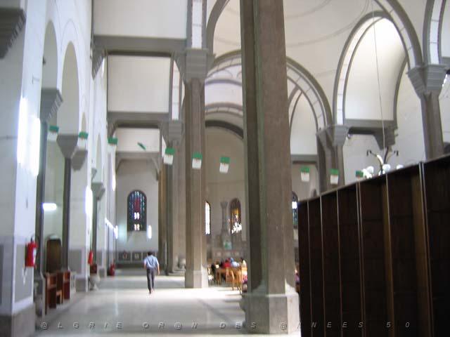 VOYAGE ORAN SEPTEMBRE 2006 84 12 sept. 06 - aprem - CATHEDRALE DEVENUE BIBLIOTHEQUE.JPG